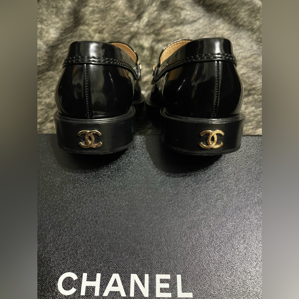 Authentic CHANEL Black Patent Gold Chain Loafer. Size 37 - Picture 7 of 14